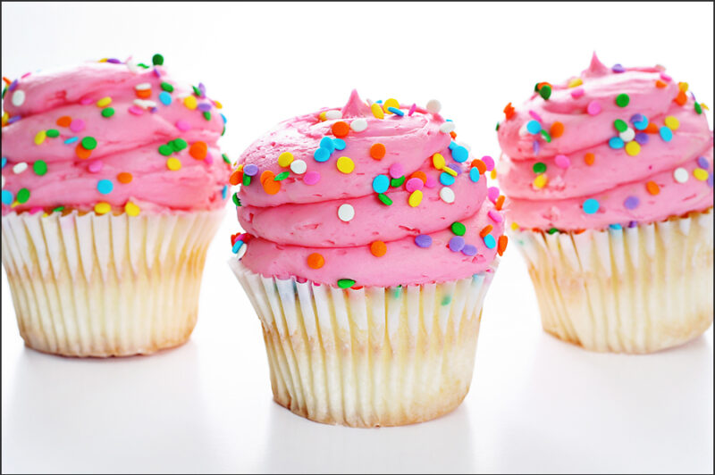 Vanilla Cupcakes & Beating Buttercream To A Flawless Frosting 